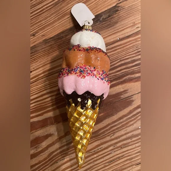 Neapolitan ice cream cone w/ sprinkles, glass Christmas ornament.  NWT Vintage - Picture 4 of 4
